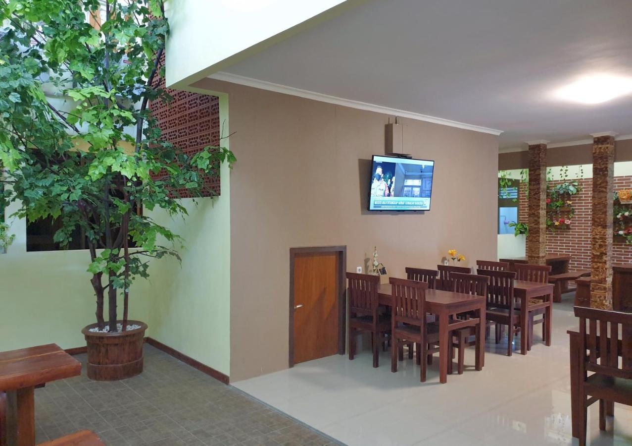 Maple Tree Homestay Maguwo Exterior photo